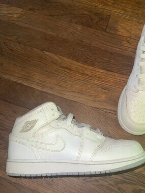 Air Jordan 1 Mid BG- All White Valuable